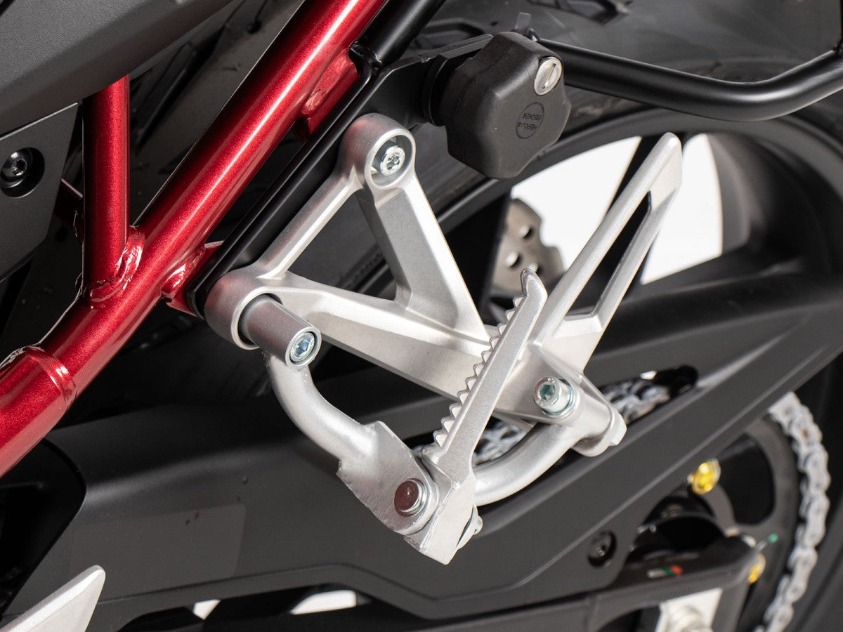 Hepco & Becker Honda CB 750 Hornet 23- Senkesett passasjer fothvilersett