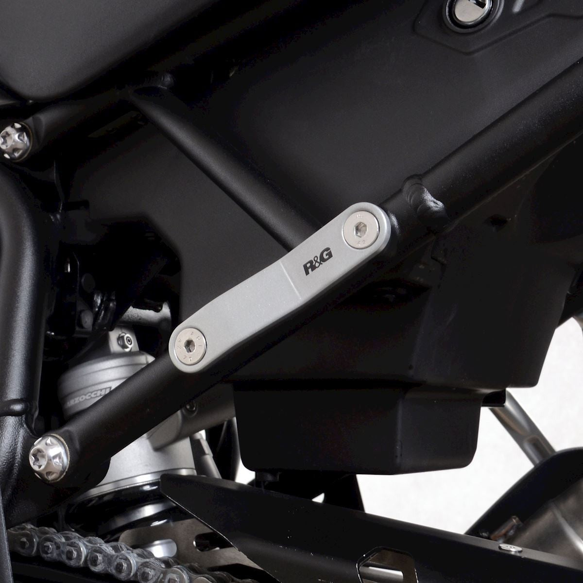 R&G Rear Footrest Plates (pair, black), Triumph Tiger 900 '20- / Tiger 850 Sport '21-