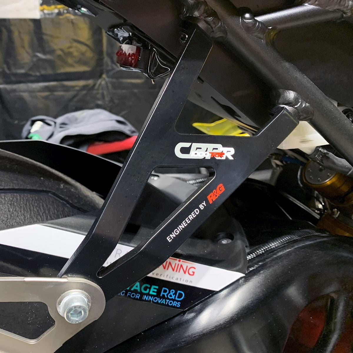 R&G Eksos Brakett & left hand footrest blanking plate (kit), Honda CBR1000RR-R(SP) '20-