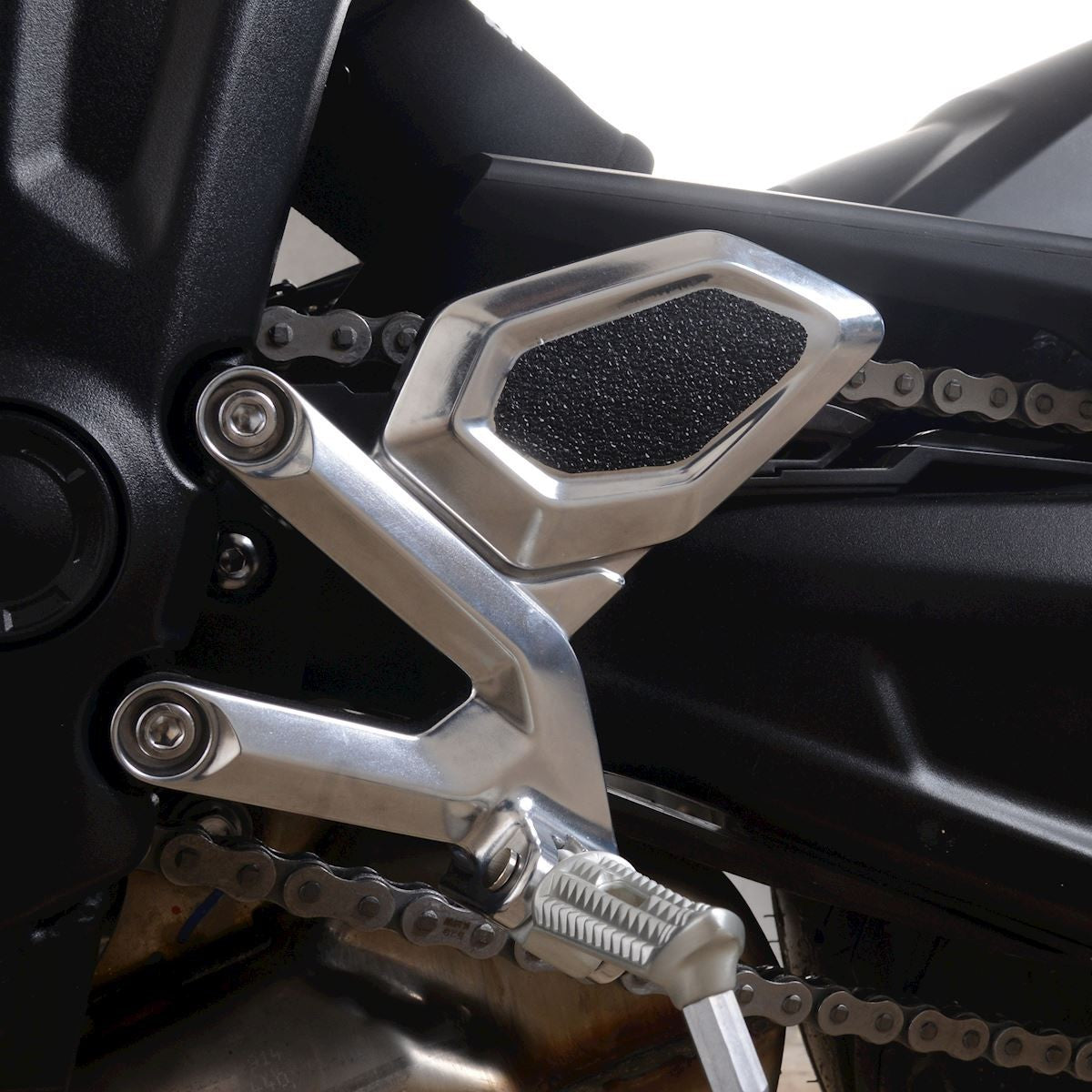 R&G Triumph Trident (660) '21- Boot Guard 2-piece (heel plates)