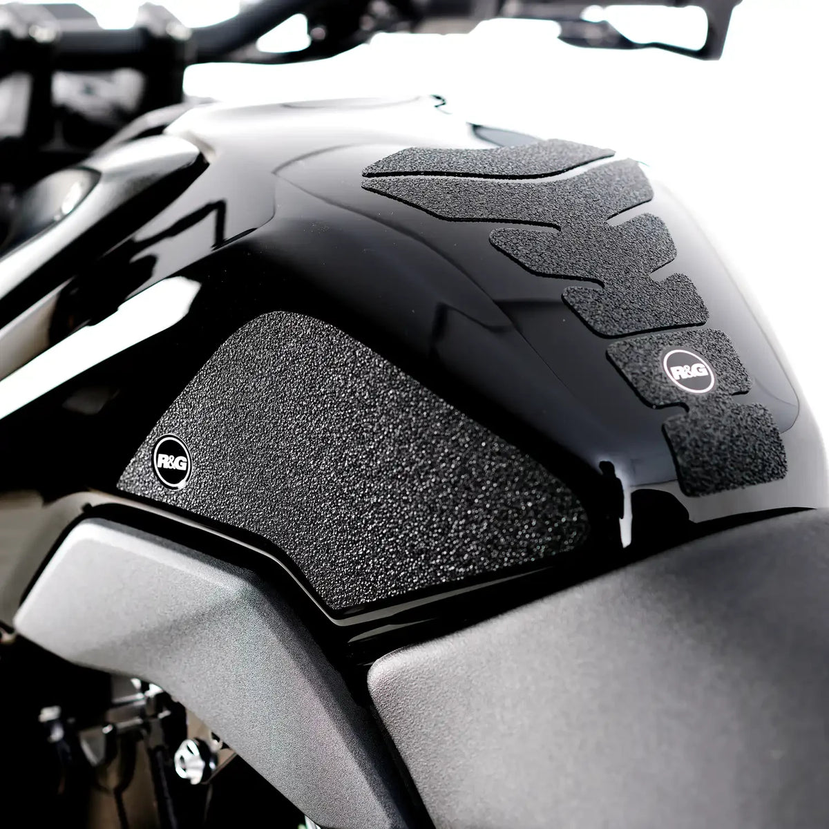 R&G Suzuki GSX-8S/8R 23- Traction Grips : black 2-Grip Kit