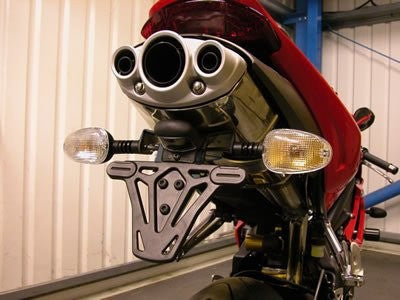 R&G Skiltholder, Triumph 675 Daytona '06-'12 (standard exhaust + oval Arrow exhaust)