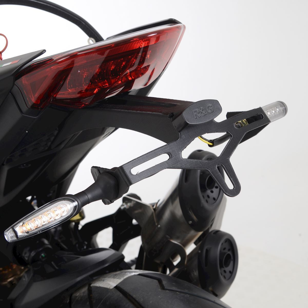 R&G Skiltholder, Ducati Monster (950/937) / Monster + '21-